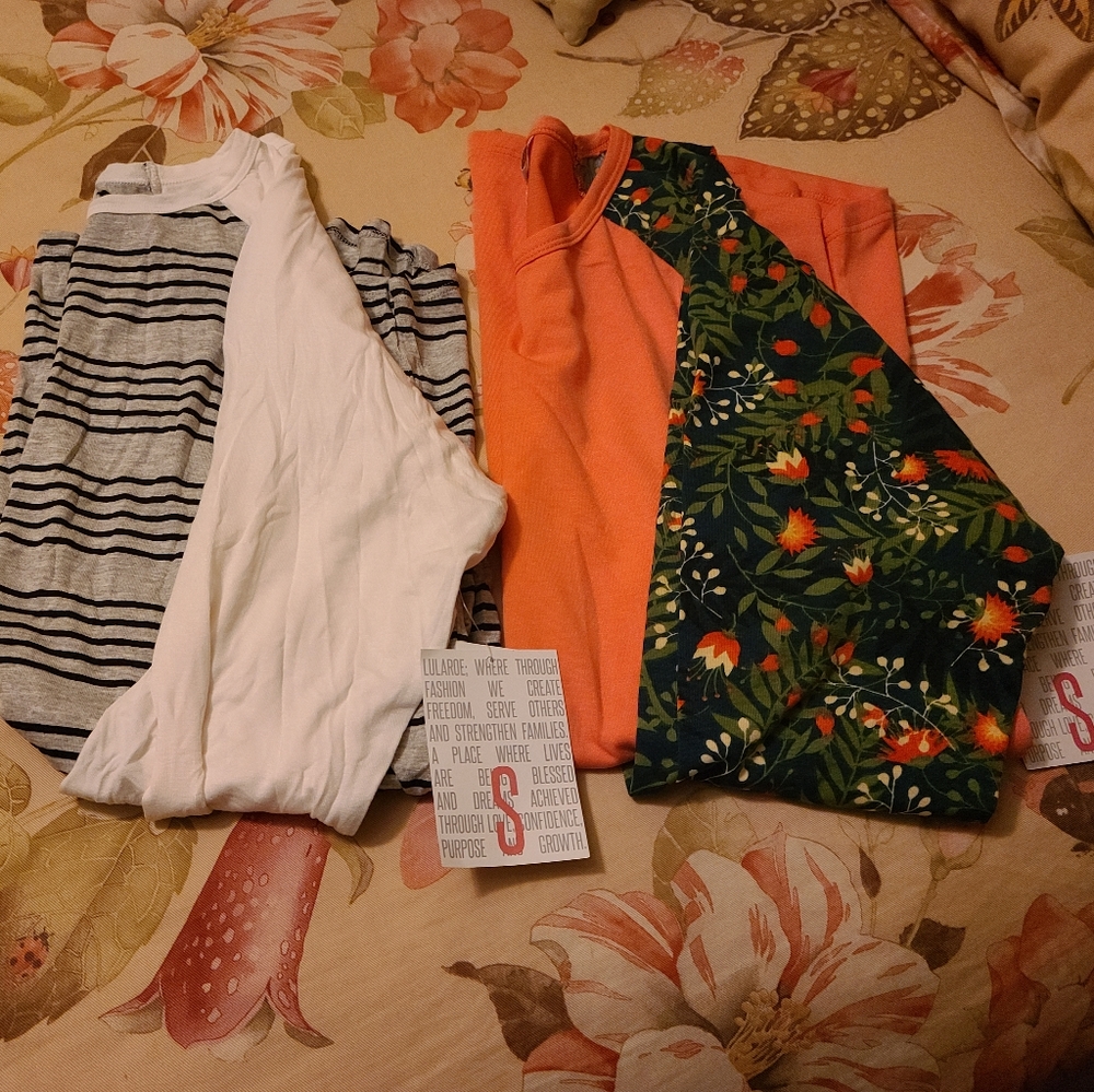 Bundle of 2 lularoe shirts